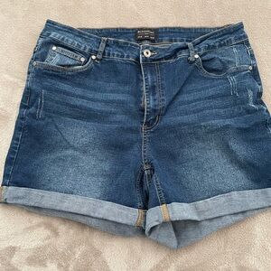 BloomChic Dark Blue Rolled-Hem Denim Shorts Size 18